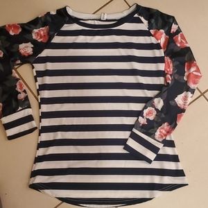 **7 for $25 Long sleeve top..